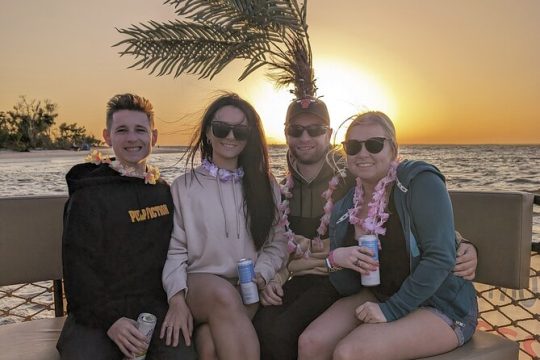 2-hour Tiki Pub Sunset Experience in Fort Myers Beach